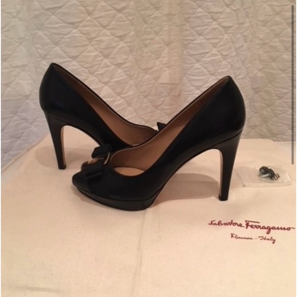 New never worn Ferragamo peep toe pumps. - Picture 2 of 4